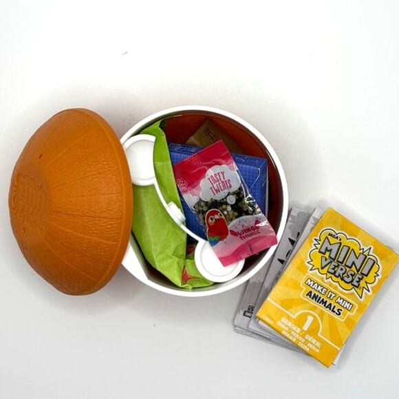 New MGA Miniverse Make it Mini Animals Series 1 - **PARROT** - Picture 2 of 6